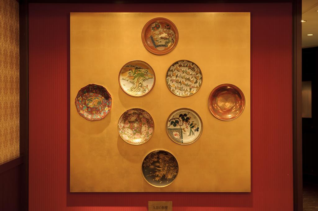 Kanazawa Hakuchoro Hotel Sanraku -Natural Hot Spring- Exterior foto A set of seven plates