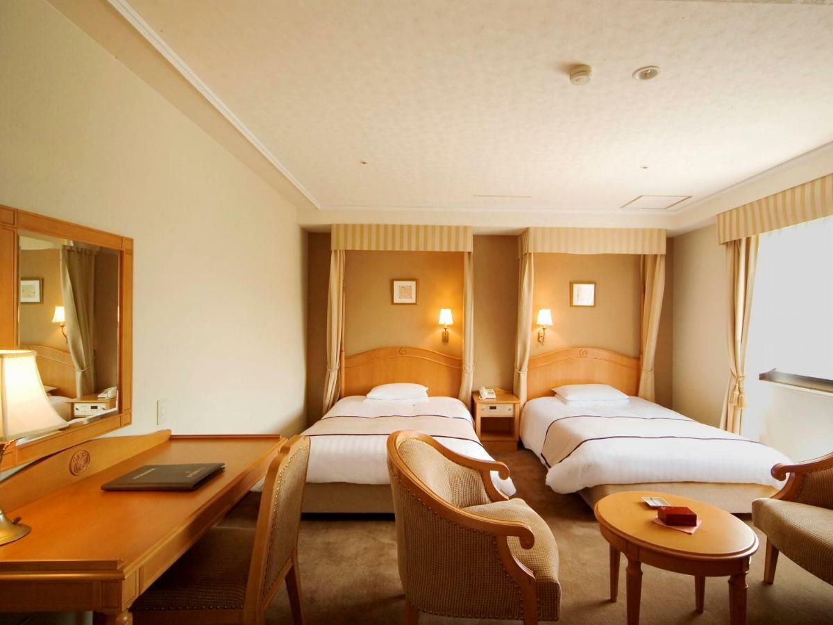 Kanazawa Hakuchoro Hotel Sanraku -Natural Hot Spring- Exterior foto A room at the hotel